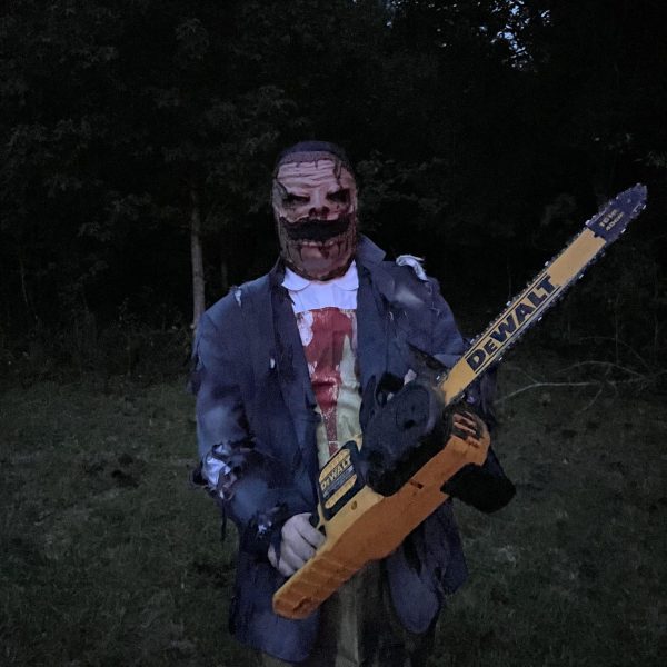 Jorgi Porgi with a Chainsaw at Haunted Acres Florida